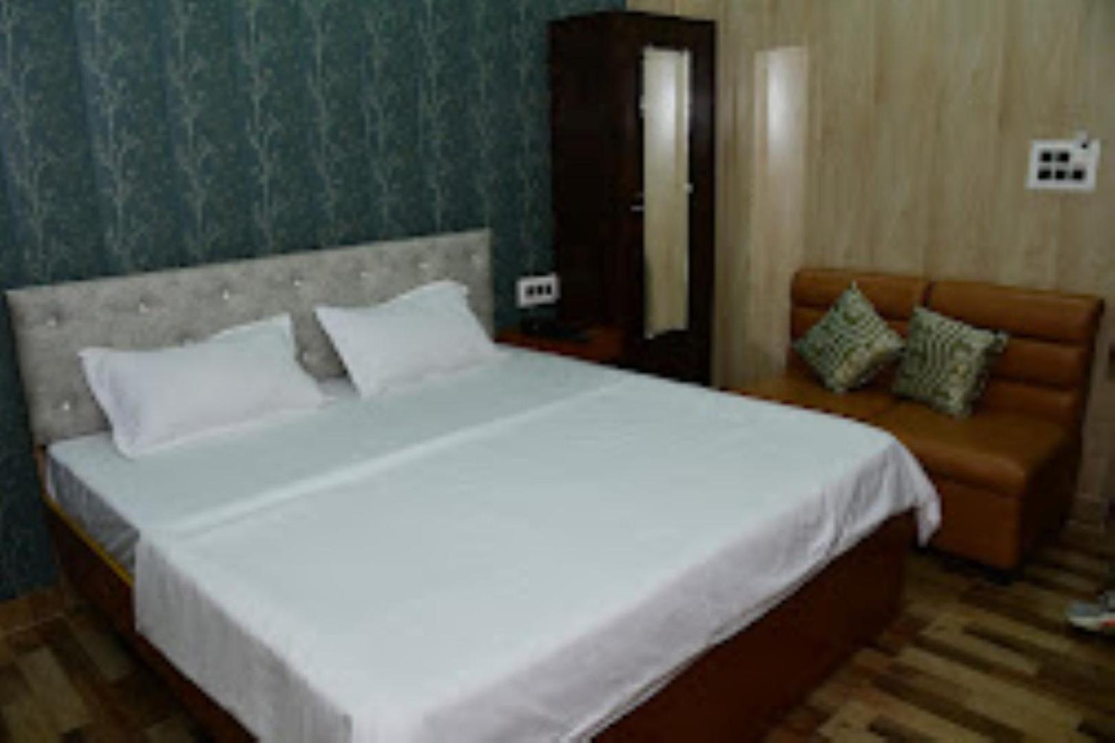 Renu Paradise , Ayodhya Otel Dış mekan fotoğraf